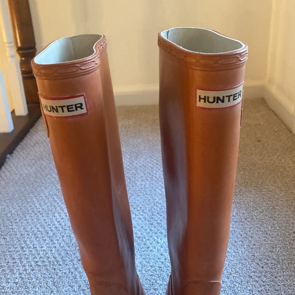 Hunter rain boots, matte orange, tall size 6 - Picture 3 of 5